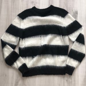 Beautiful in great condition cozy sweater